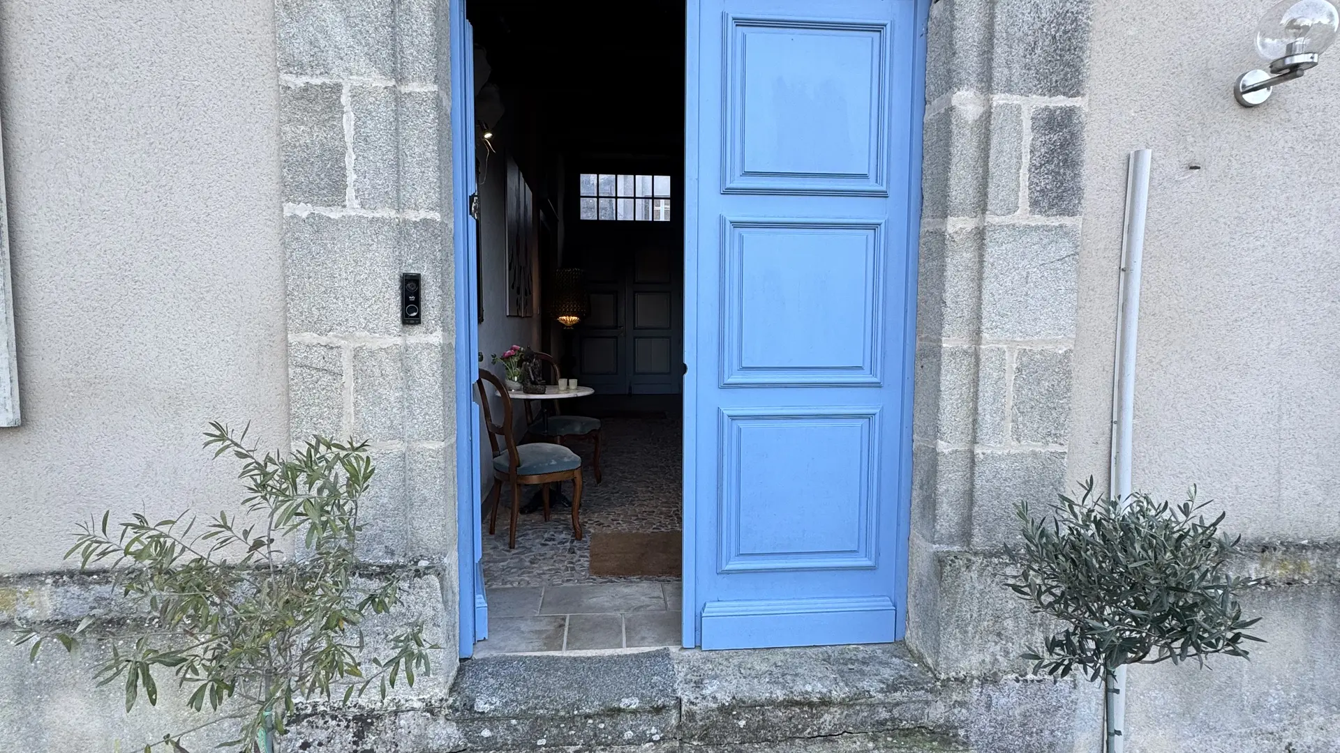 Blauwe deuren entree