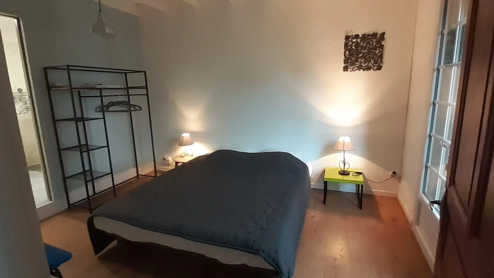 C - 1 chambre depuis porte salon