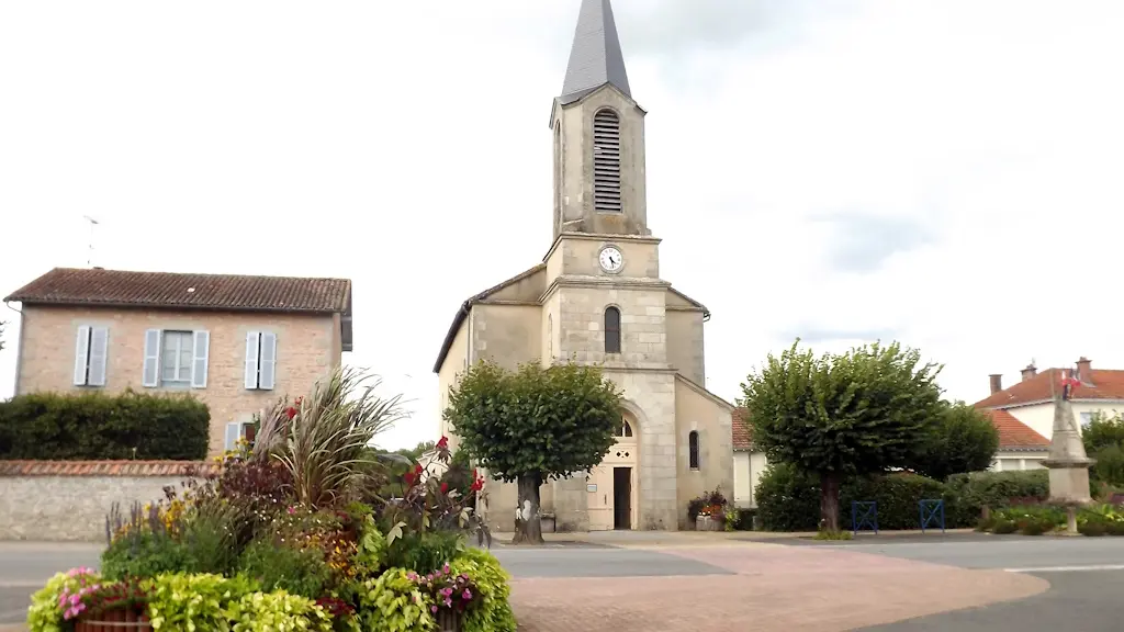 CHAMBORET Eglise ext
