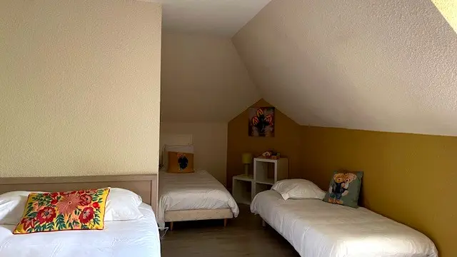 CHAMBRE FAMILIALE.