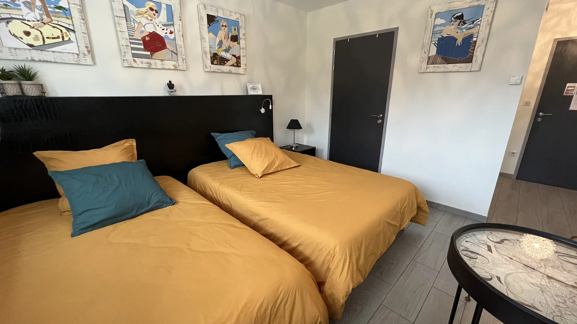 CHAMBRE-FANNY-1-DOMAINE-GEORGES-V-chambres-d-hotes-piscine-et-foret-privee-entre-saint-junien-oradour-sur-glane-et-limoges