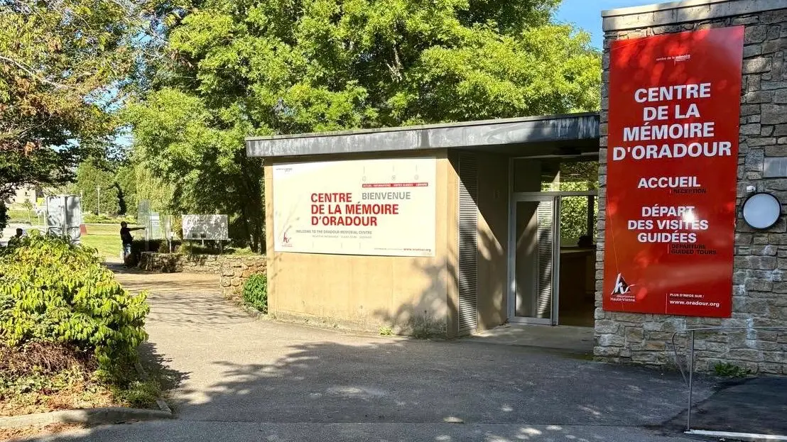 Accueil provisoire (extérieur - entrée principale parking)