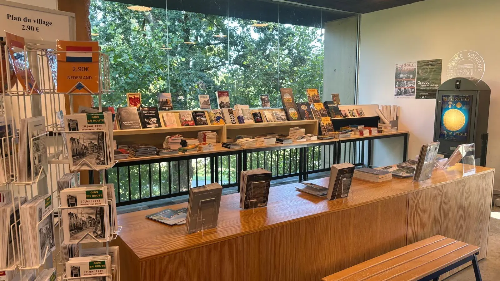 Centre de la mémoire, librairie provisoire