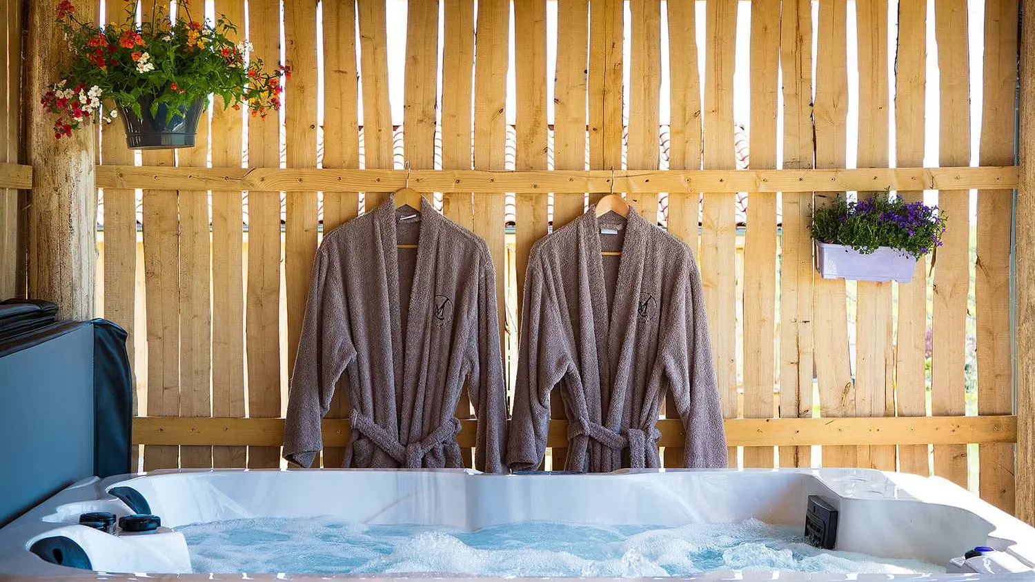Cabane La Muscadelle bain bouillonnant