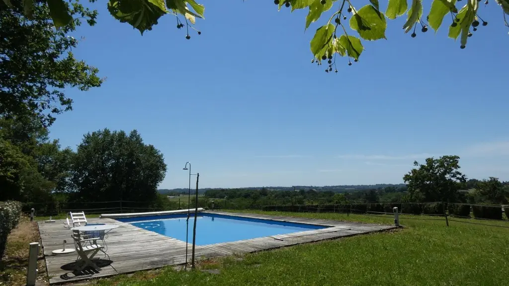 Carbonel Sournia Taule - piscine vue coteaux