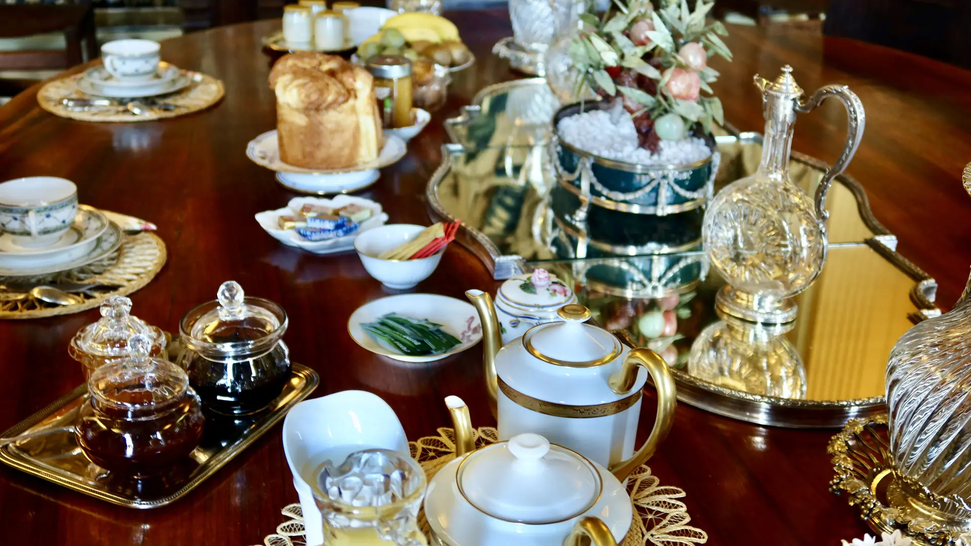 Château de Bonneval chambre d'hôtes petit déjeuner
