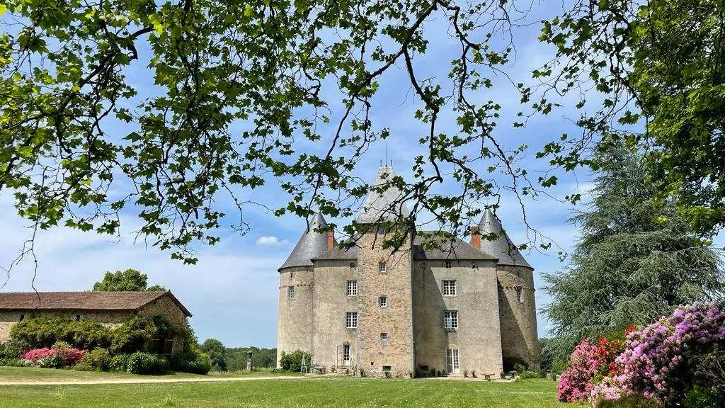 Le Château de Brie au printemps