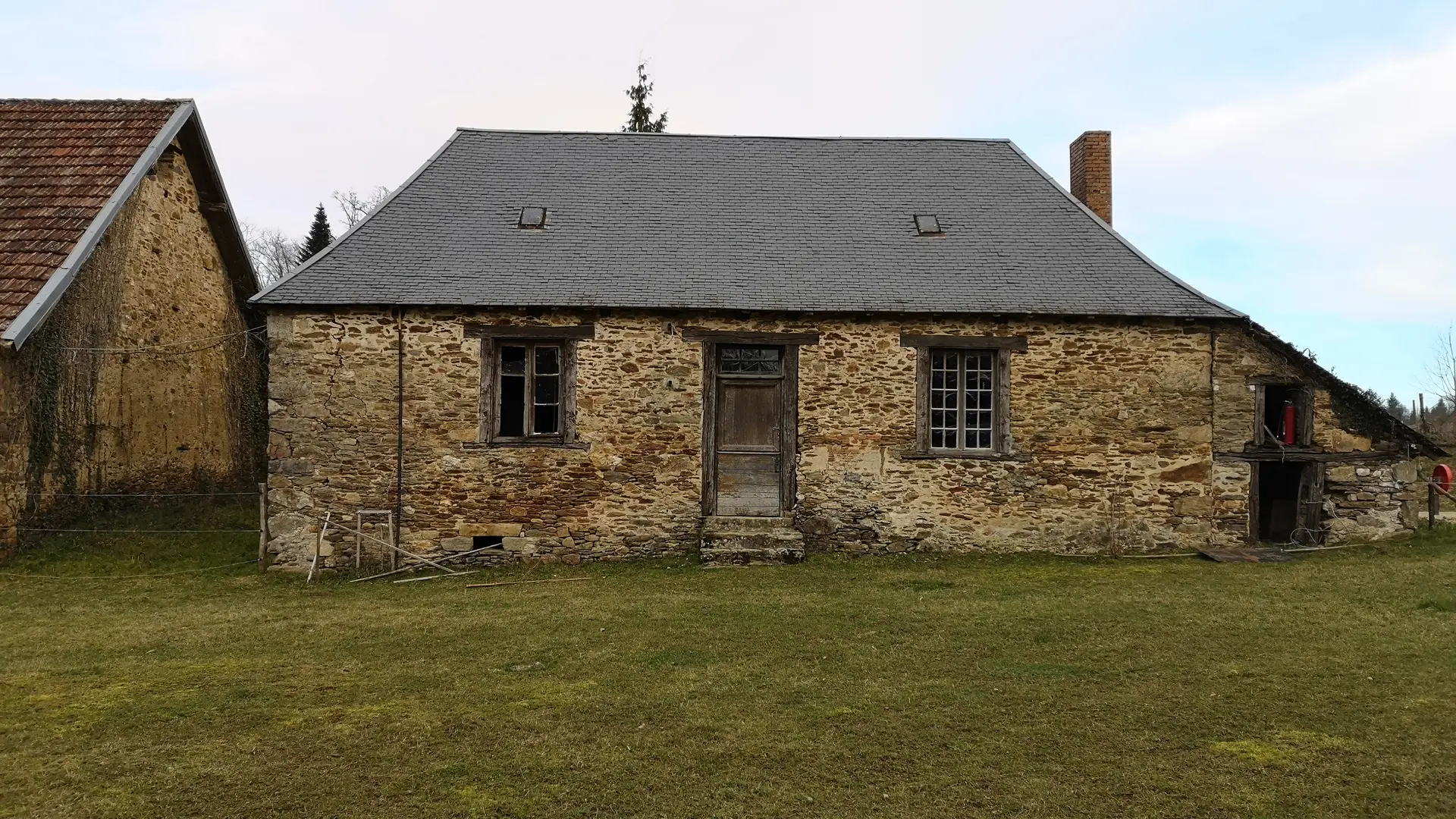 Château de Forsac - La Font Faure - Benayes © L.Léonard - Office de Tourisme Terres de Corrèze (2)