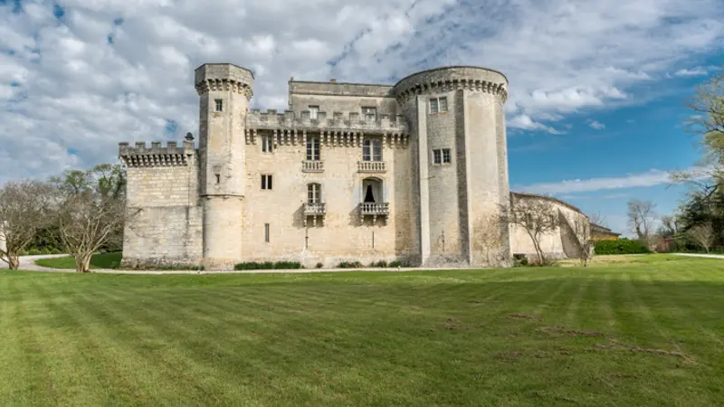 Château-de-Lamarque1