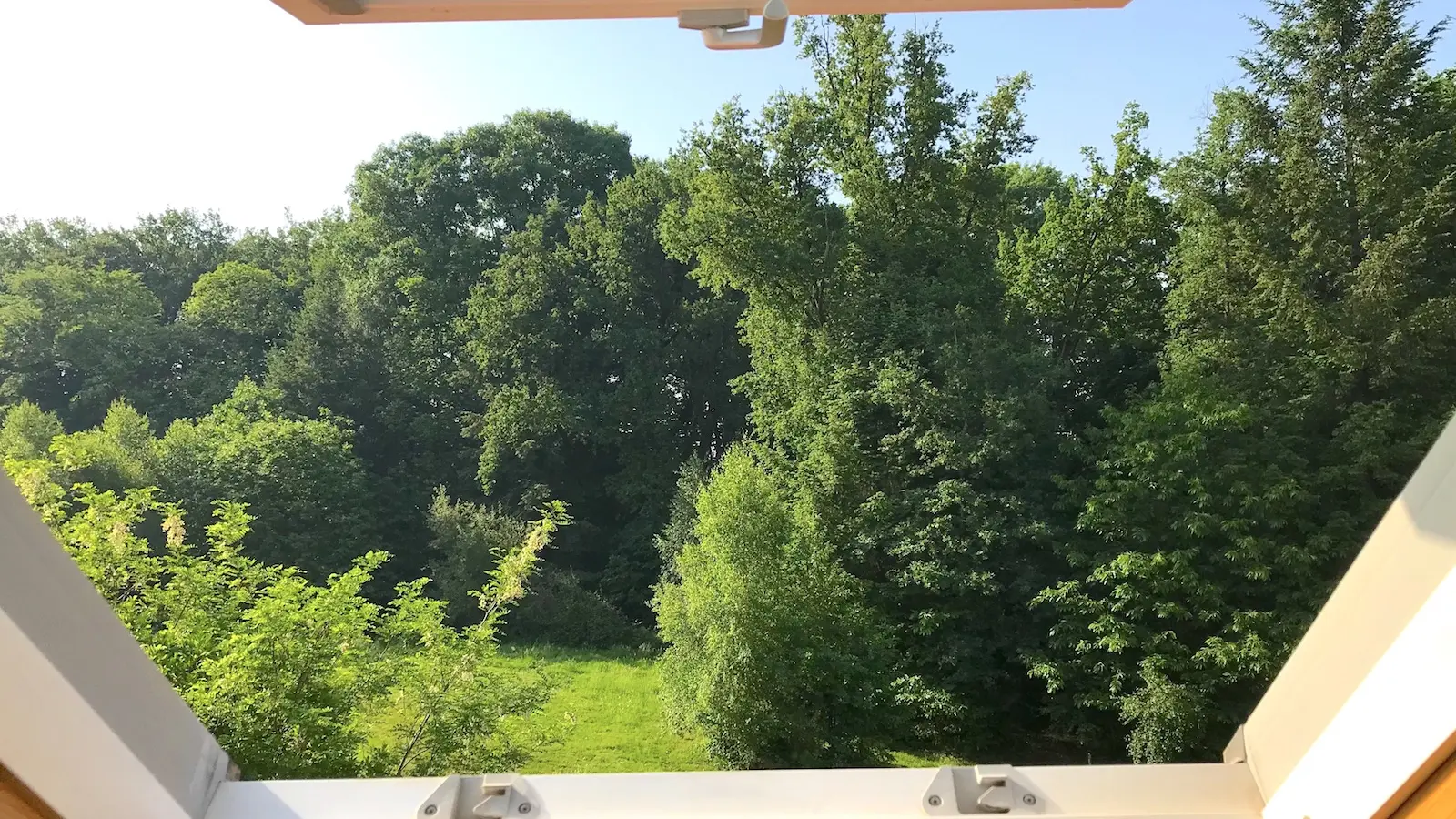 Chambre d'hotes - Il etait une fois - Chambre Belvedere - Vue depuis le Velux de la chambre