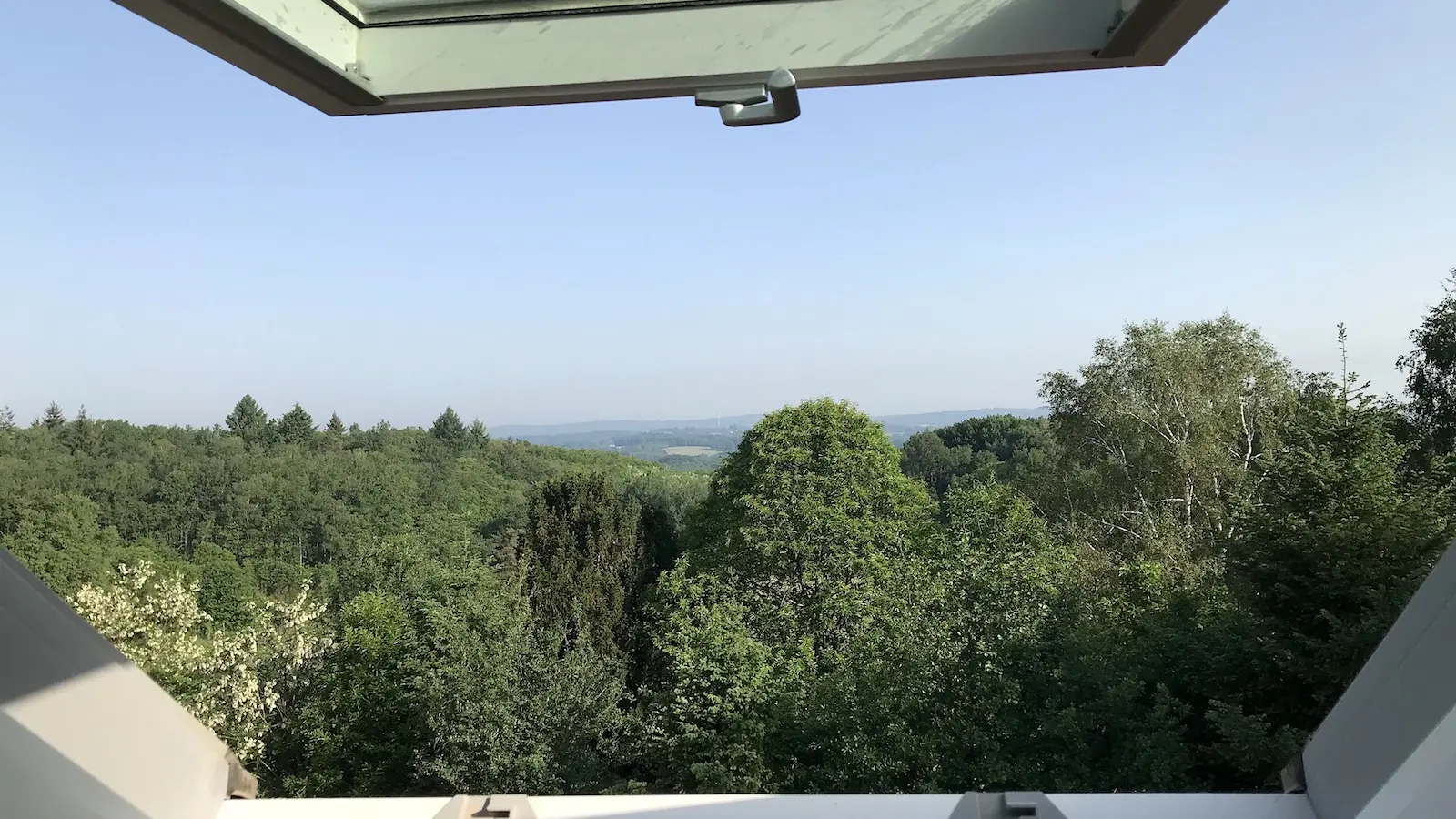 Chambre d'hotes - Il etait une fois - Chambre Belvedere - Vue depuis le Velux du salon