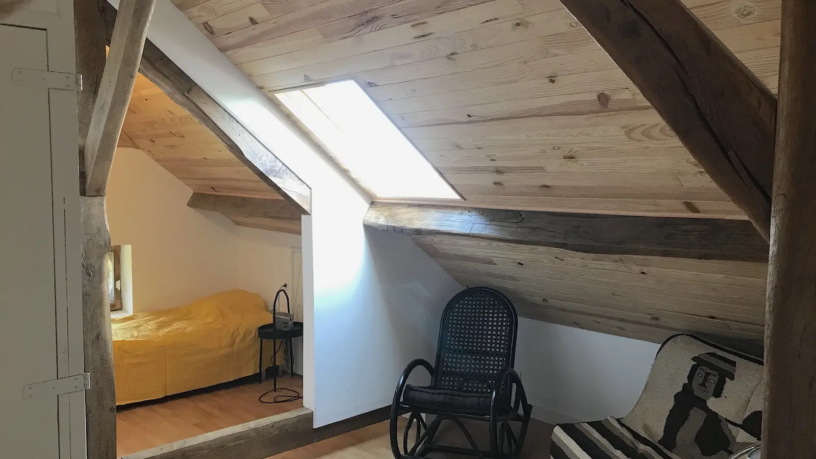 Chambre d'hotes - Il etait une fois - Chambre Belverere - Salon et lit simple ELLOHA