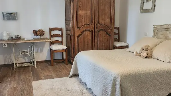 Chambre vue piscine