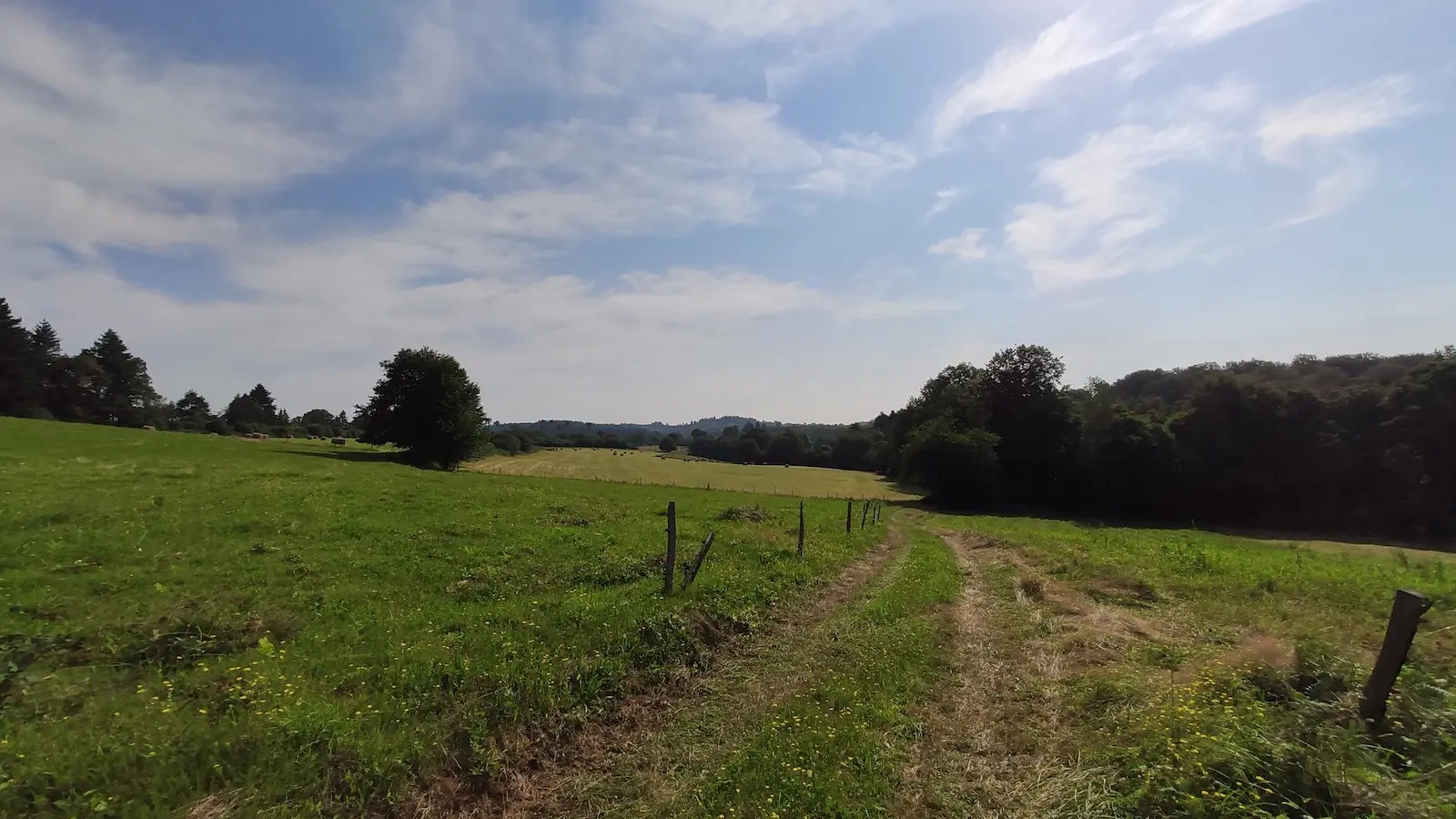 Champnétery - Sur le chemin du puy Razat