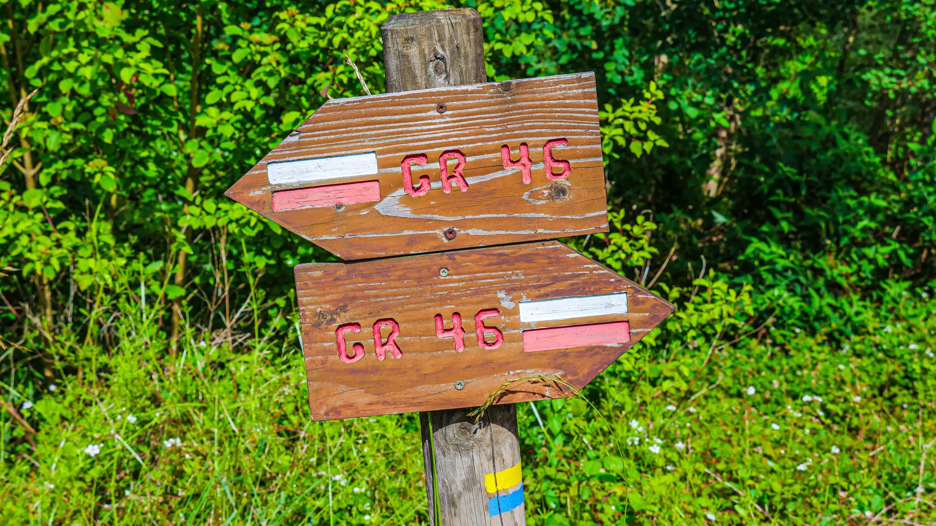 Corrèze Tourisme_GR46_Balisage (2)_© David Genestal_juin 2024