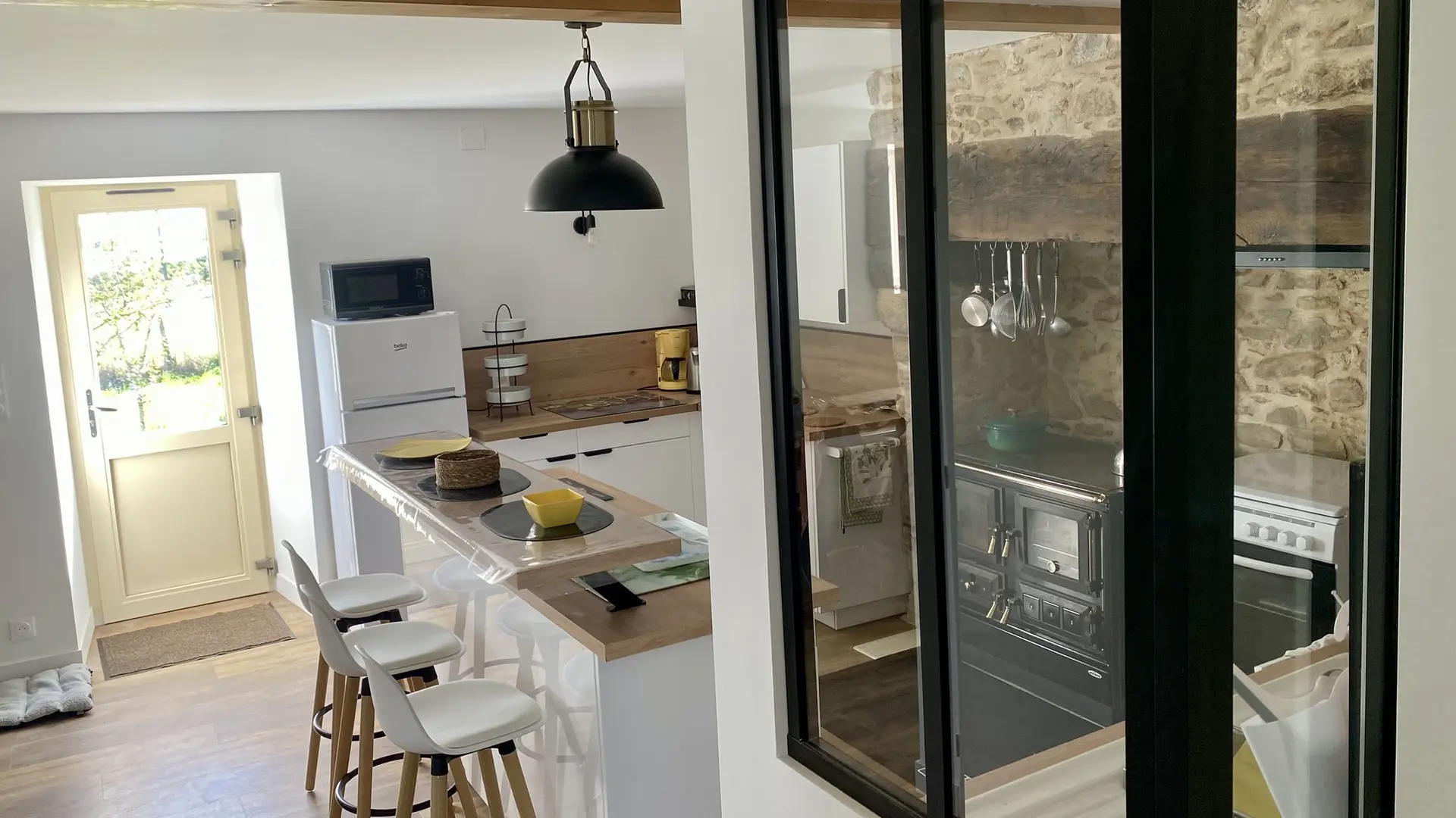 Cuisine 03 (verrière) Gîte La Suite