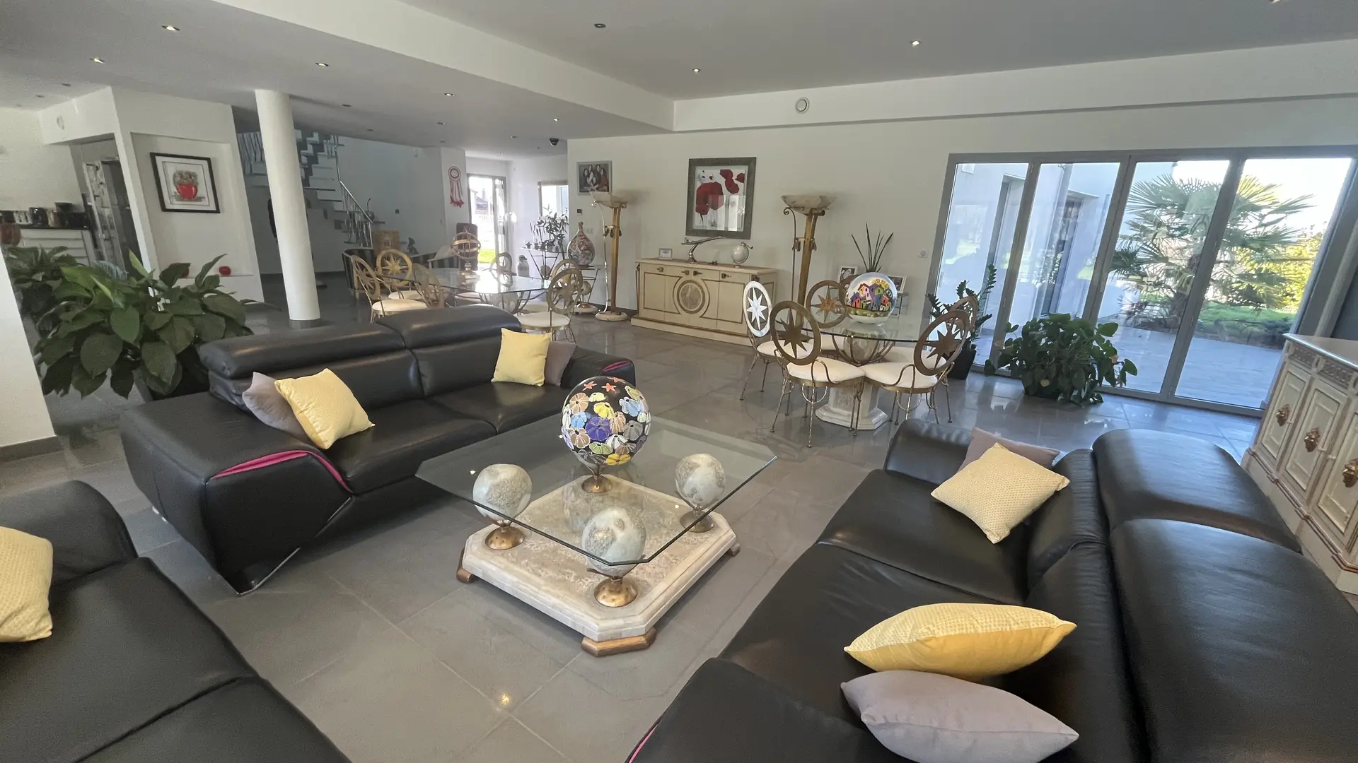 DOMAINE_GEORGES _V séjour