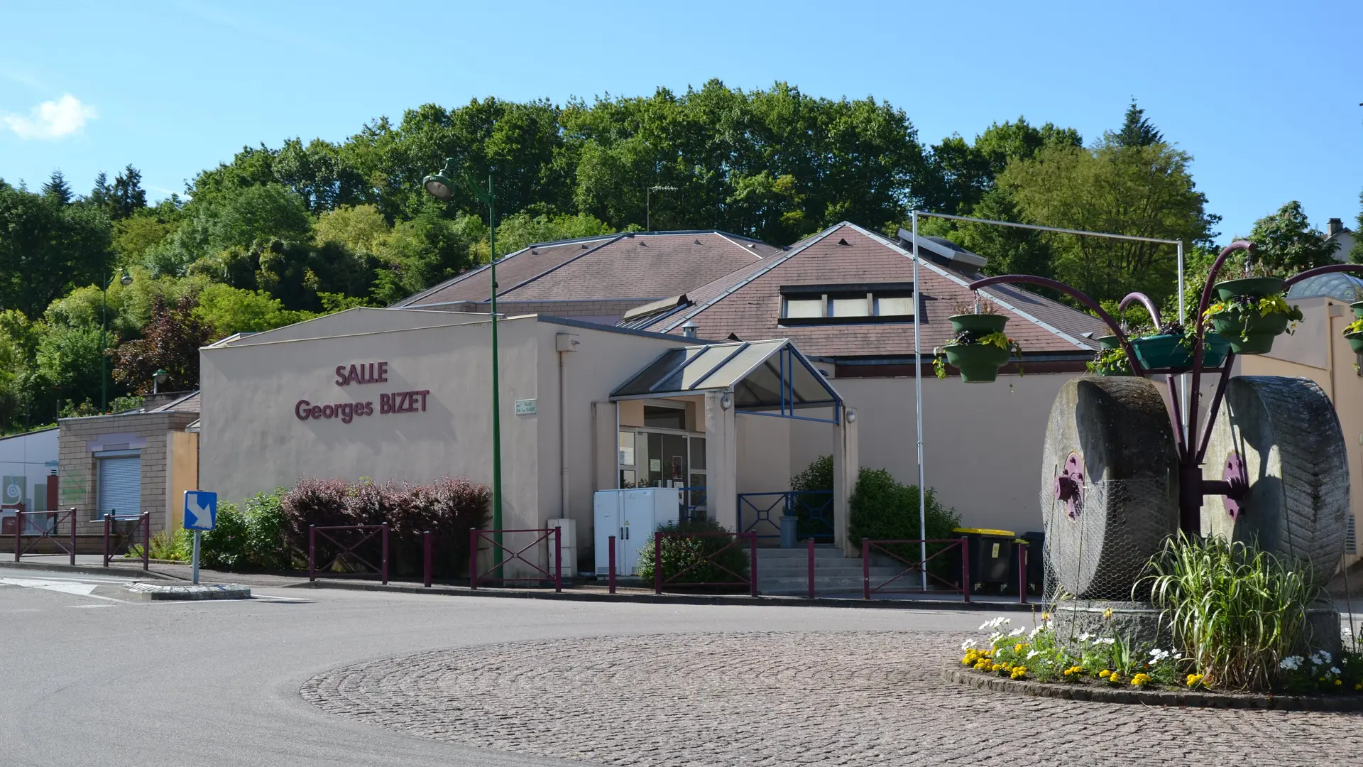 Marché hebdomadaire de Bosmie l'Aiguille