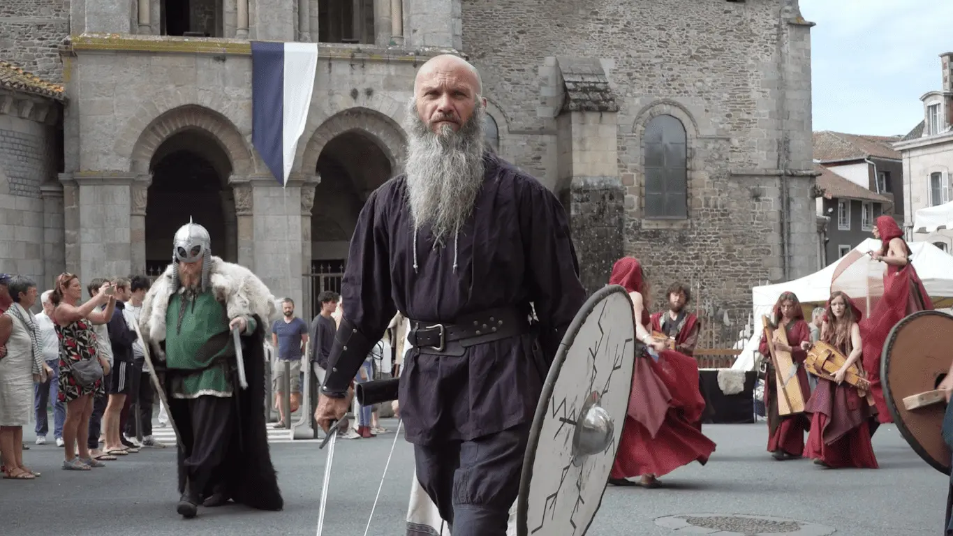 Démonstration de combats à la fête médiévale de Saint Léonard de Noblat