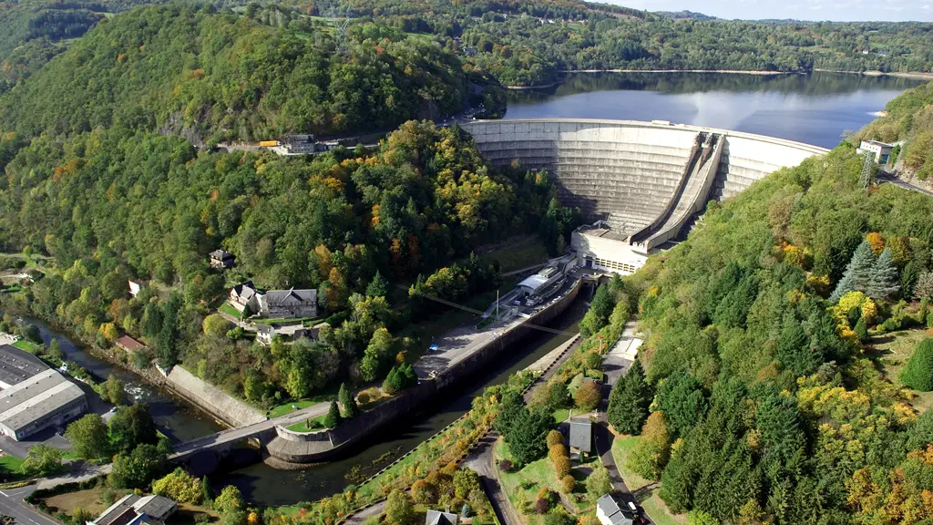 Barrage de Bort les Orgues et son Espace EDF_2