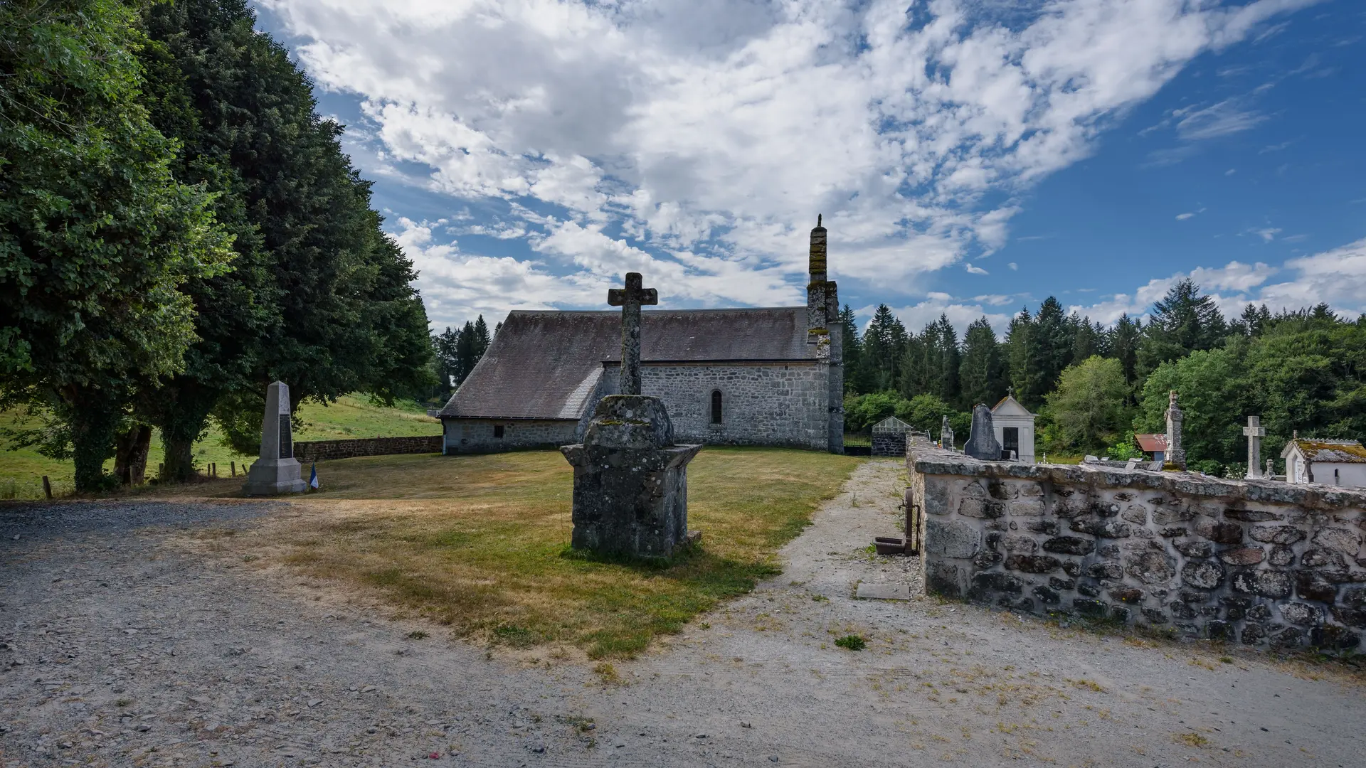 Eglise - L'église aux Bois © Benoit Charles (4)