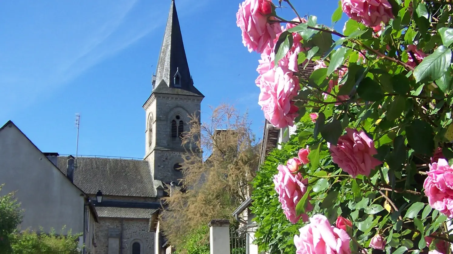 Eglise St  Hilaire - Entre etangs et chateaux - Salon la Tour © Office de Tourisme Terres de Corrèze