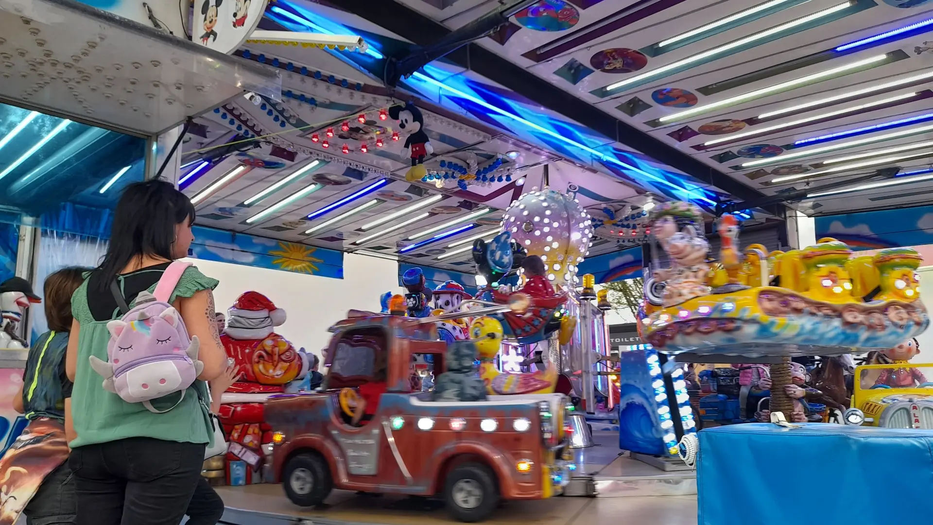 Un tour de manège à la Fête foraine de la Quasimodo