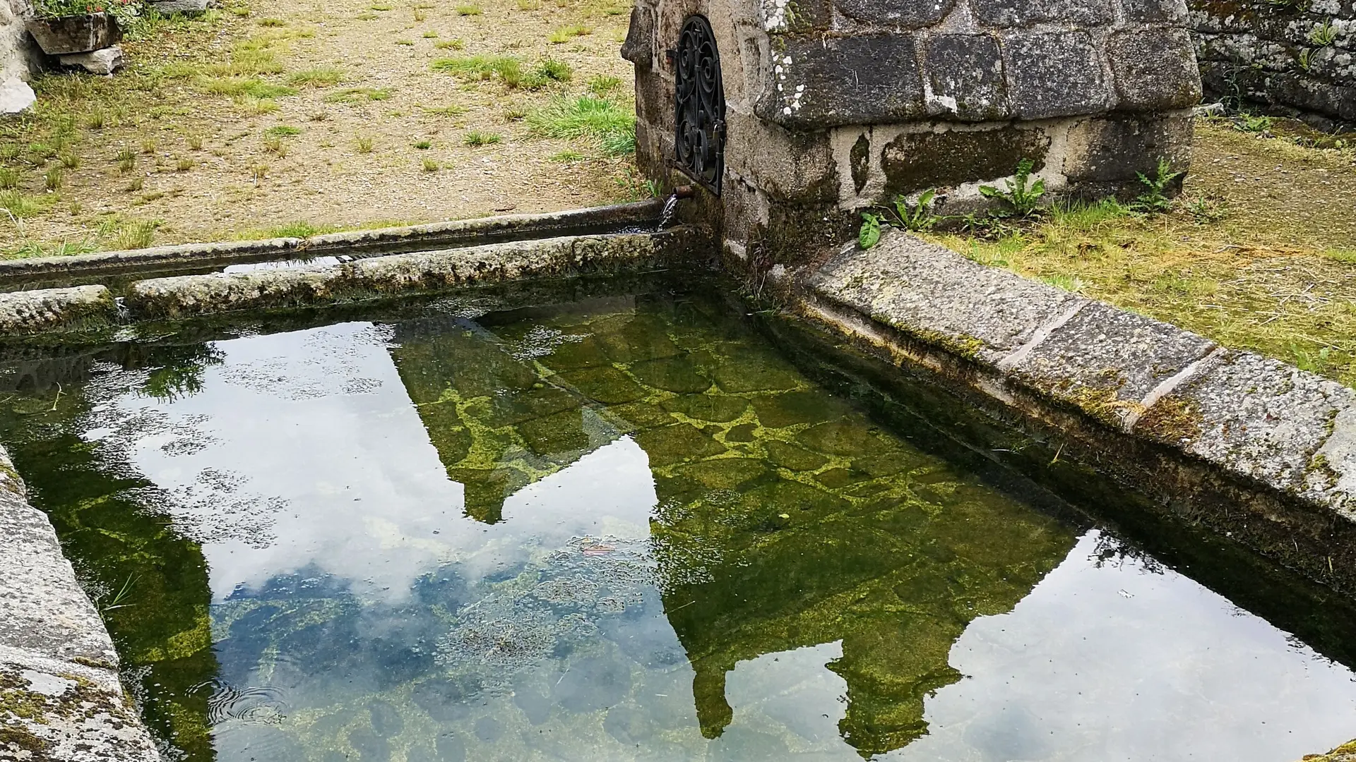 Fontaine St-Georges  - Tarnac © L léonard (1)