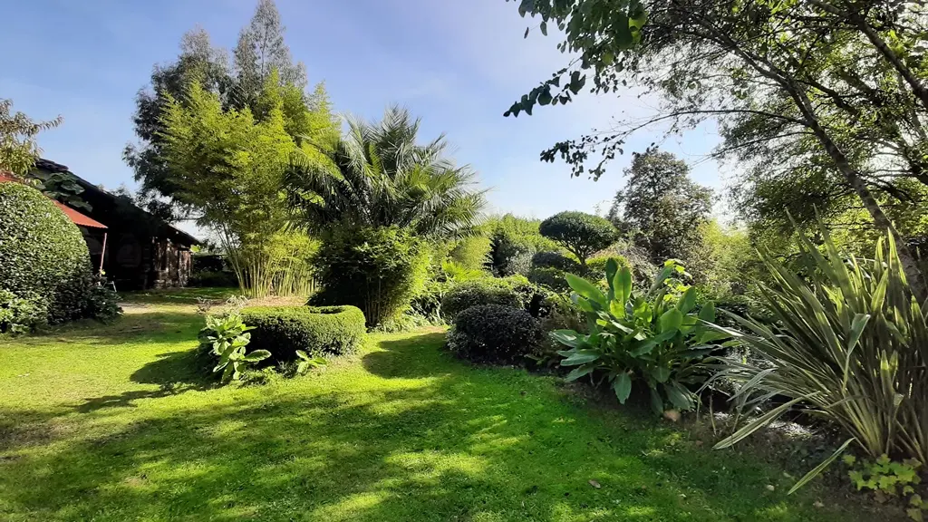 Gellez - jardin côté gîte