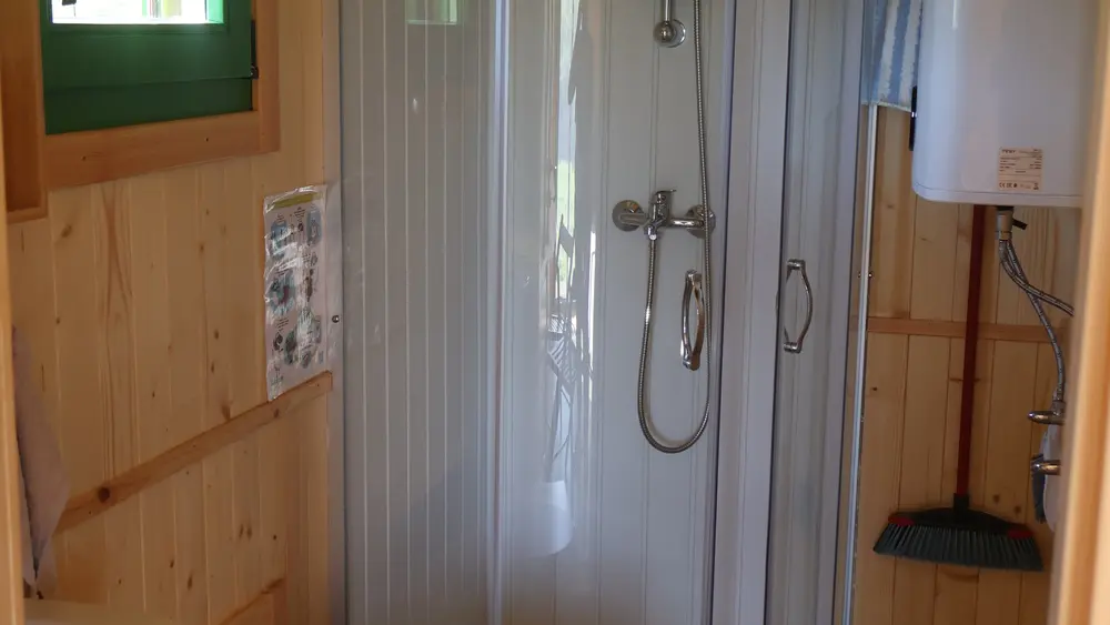 HLOAQU047V50NGNO_PRIEST_toilette douche_07