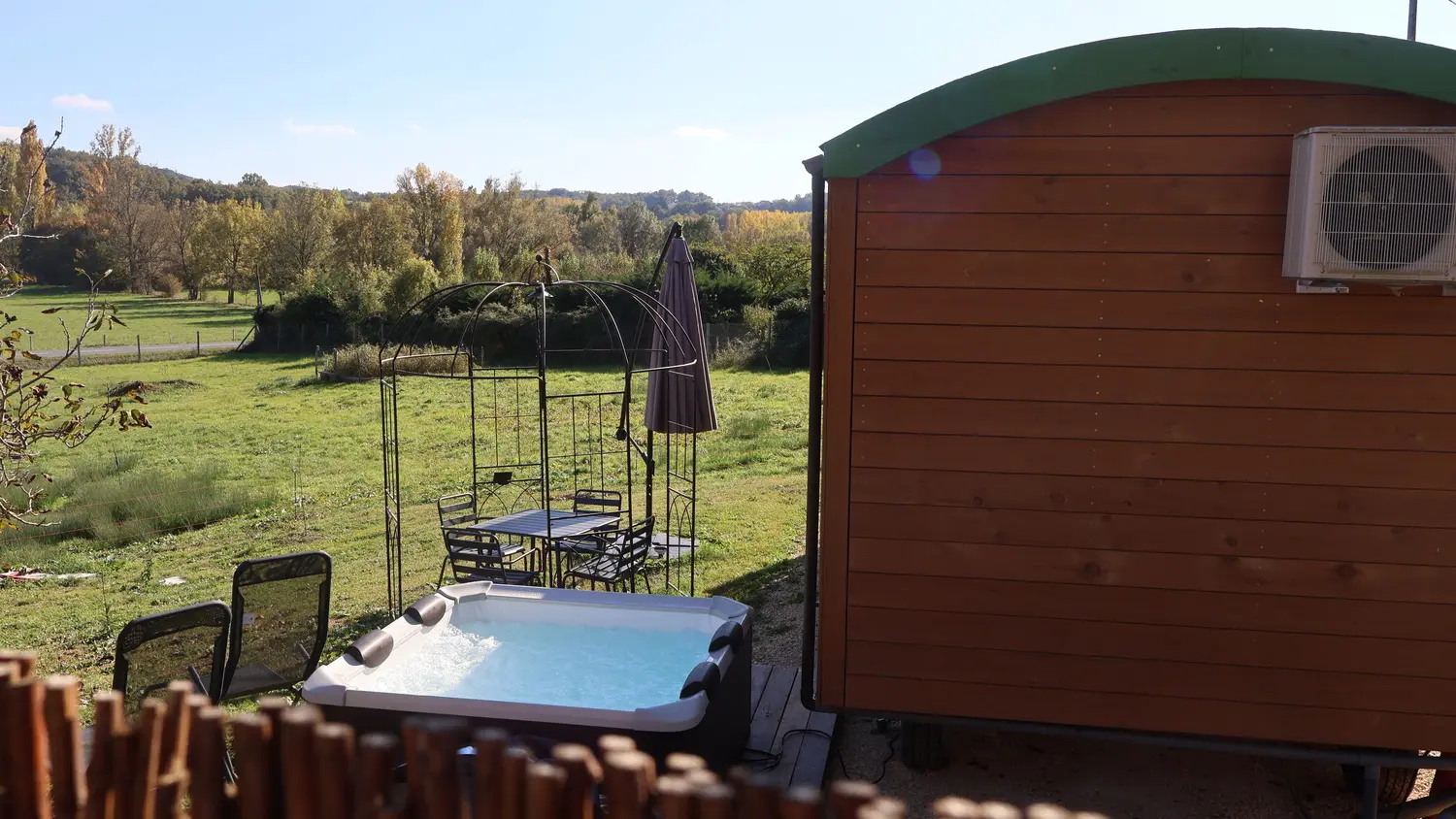 HLOAQU047V50NGNO_PRIEST_vue sur jardin SPA_09