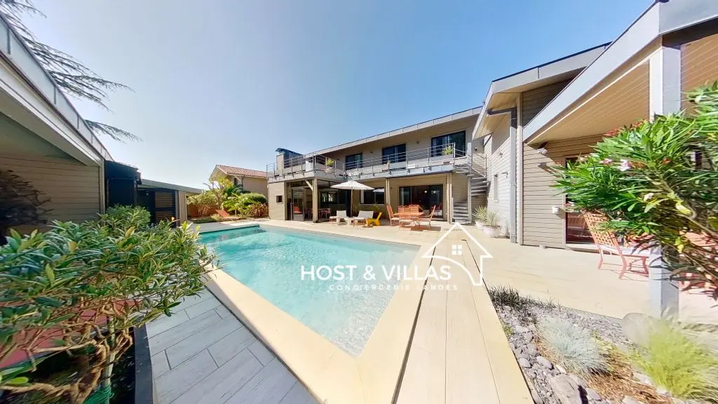 Host & Villas Extérieur 1 - V2