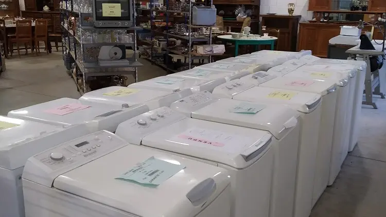 Un large choix d'électroménager de seconde main, garanti un an .