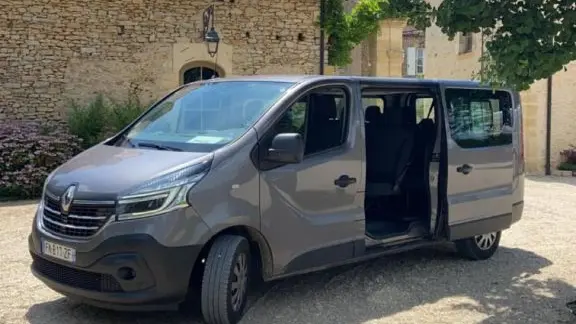 Taxi véhicule grand format 9 places