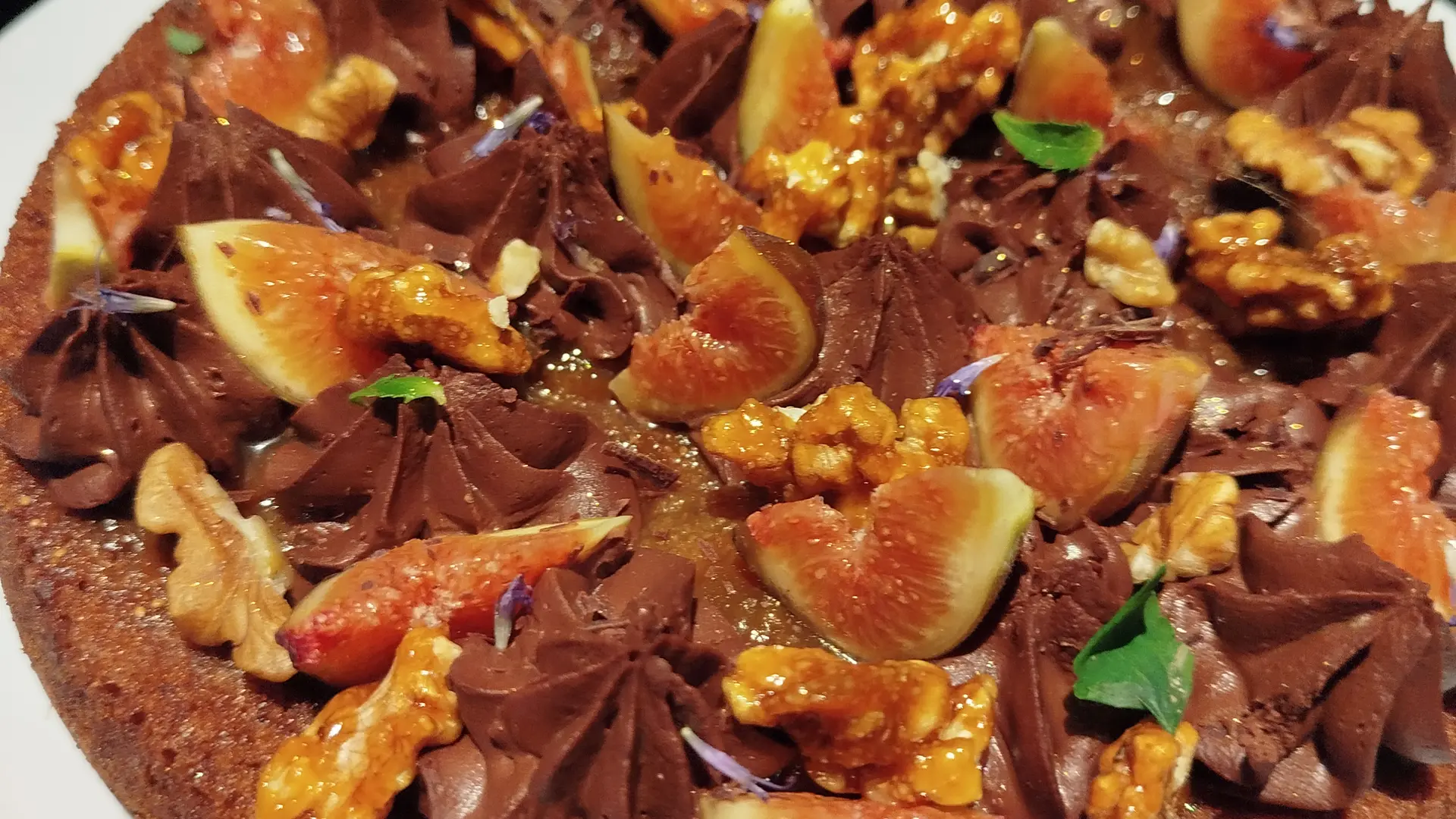 Gâteau figues-chocolat-noix