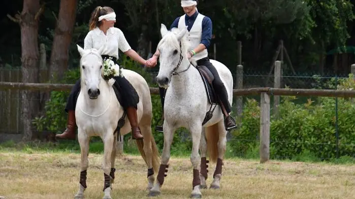À cheval les yeux bandés, si si c'est possible !
