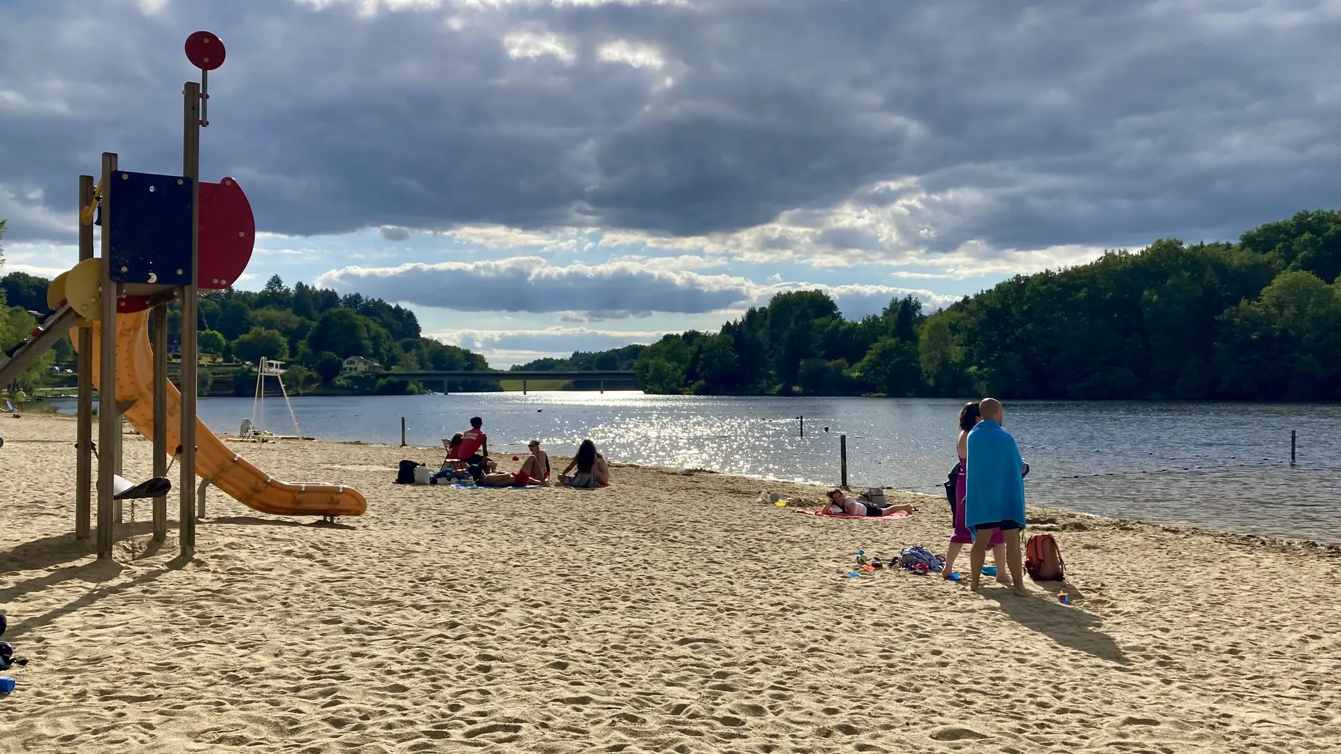 Plage du lac de Ste Hélène à Bujaleuf