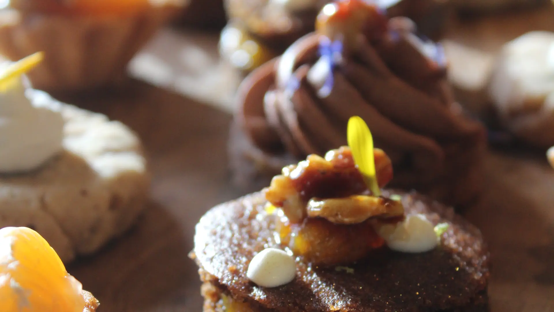 Buffet de mignardises pour une entreprise privée.