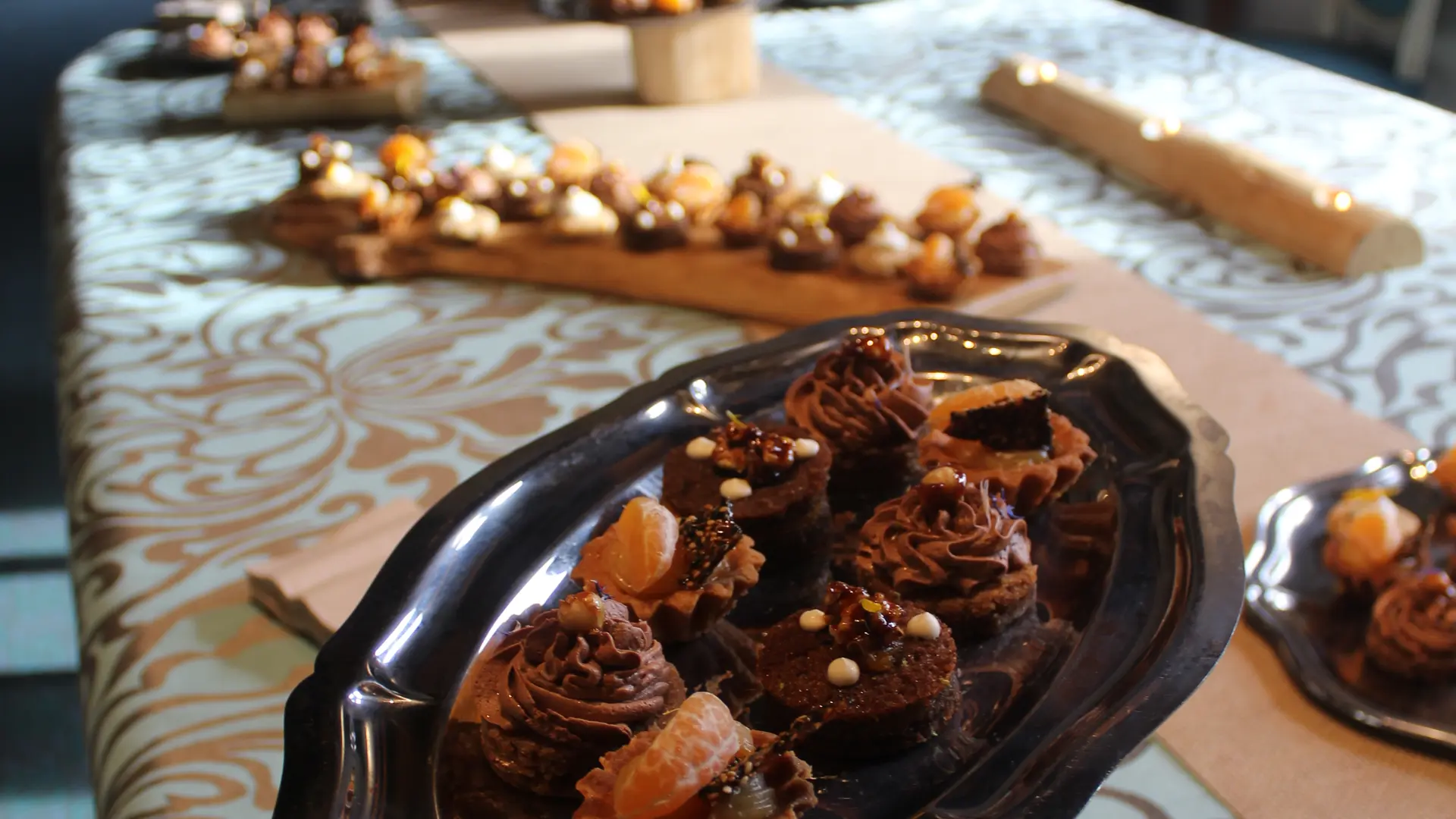Buffet de mignardises pour une entreprise privée.