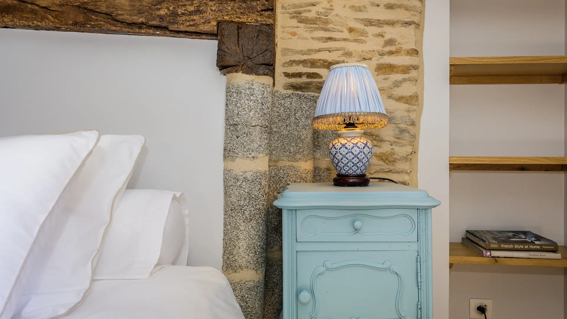 Lou Castel chambre 'Bleuet'