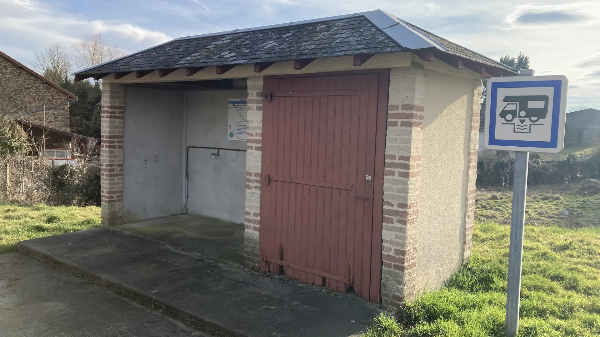 Aire de services pour camping-cars à Bujaleuf