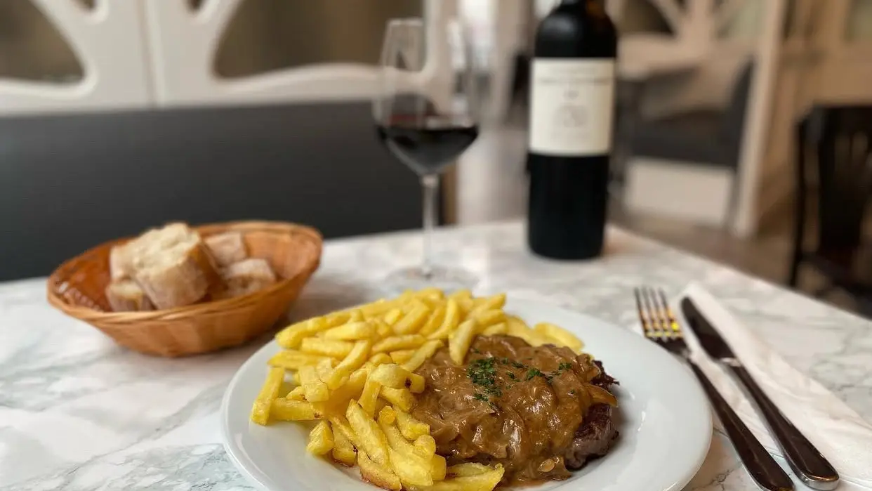 steak haché du boucher 180gr sauce crème à l’échalote, frites