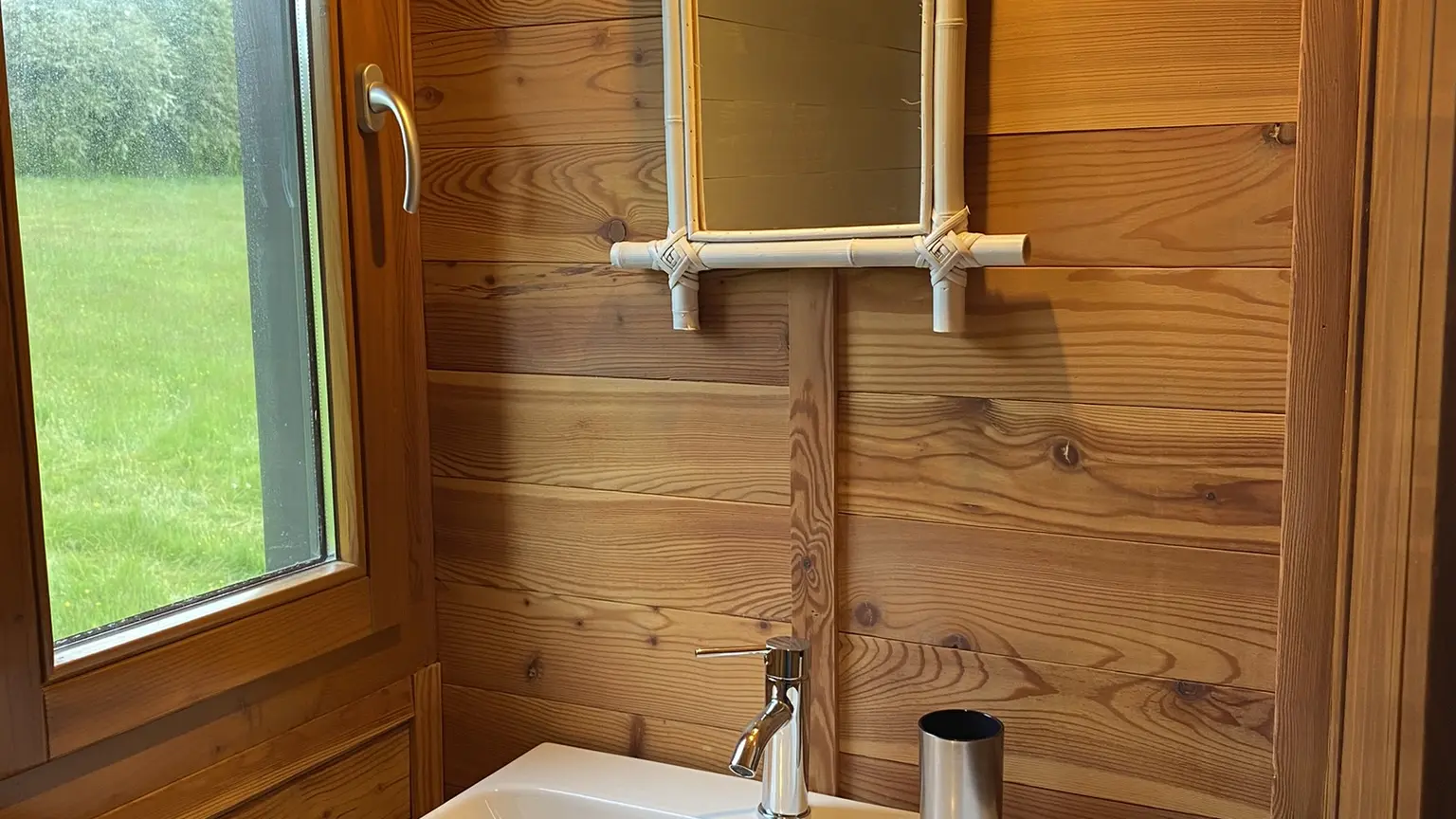 roulotte du Verger, sanitaire avec lavabo
