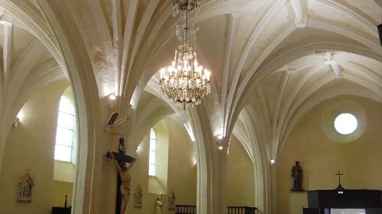 Intérieur église de Nerbis