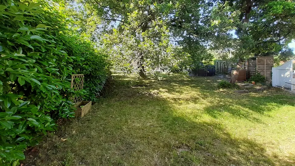 Jardin vu de la chambre deux lits 90 (Copier)