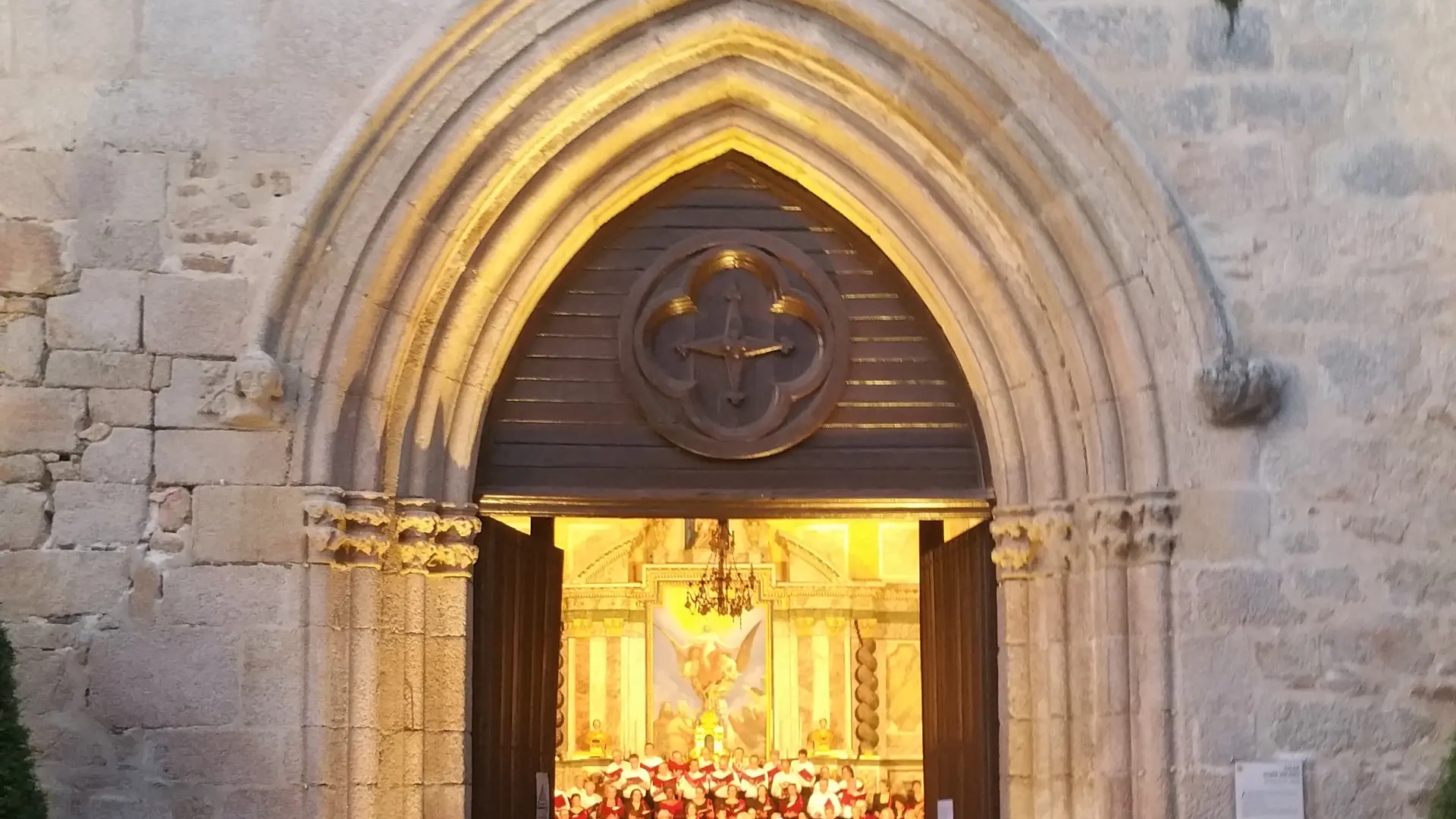Portail de l'église de Mortemart