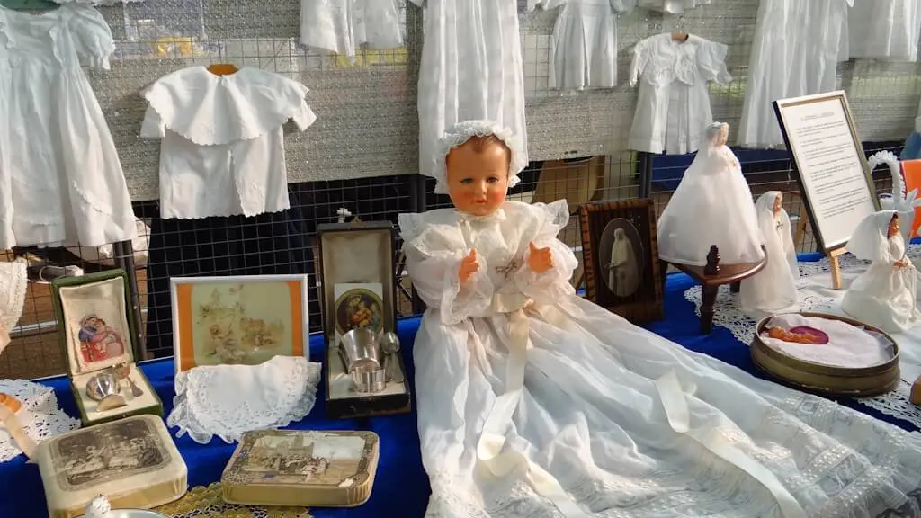 Les Vêtements de Baptême et autour du Baptême (1)