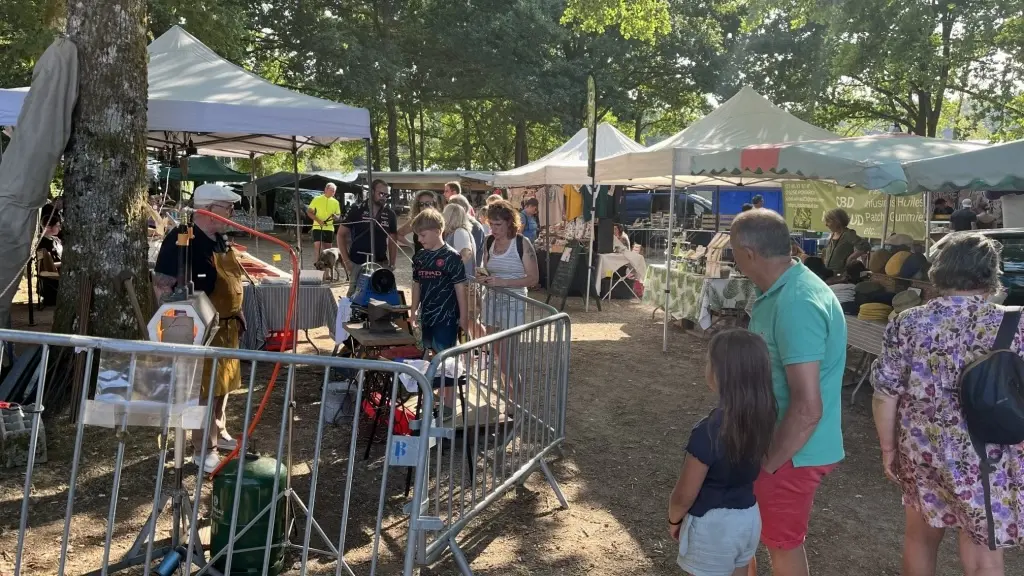 Marché nocturne 06 8 35  (2) (Medium).HEIC