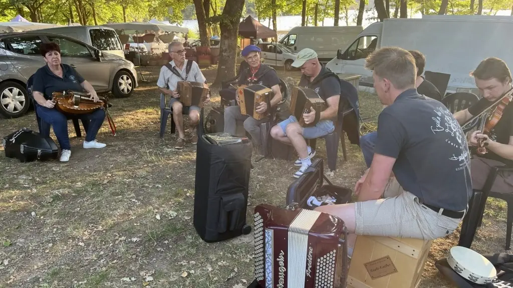 Marché nocturne 06 8 35  (3) (Medium).HEIC