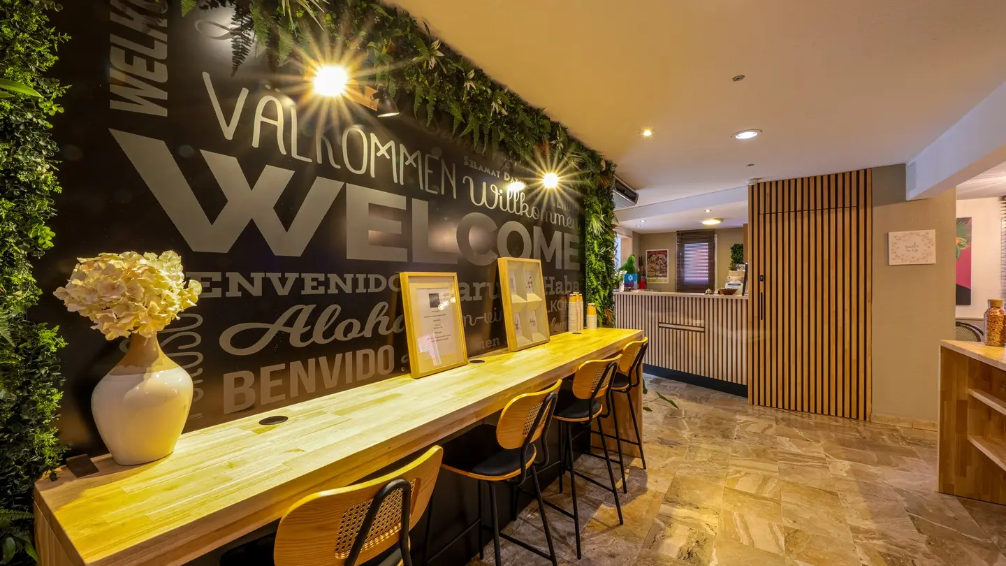 Ostal Pau Université_Hall accueil2